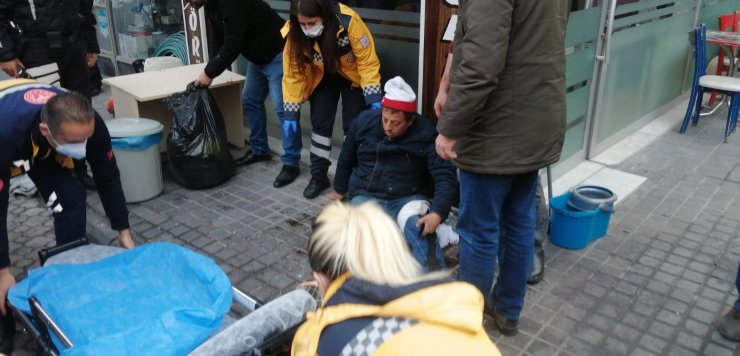 Zihinsel engelli arkadaşların bıçaklı kavgasında 1 kişi yaralandı