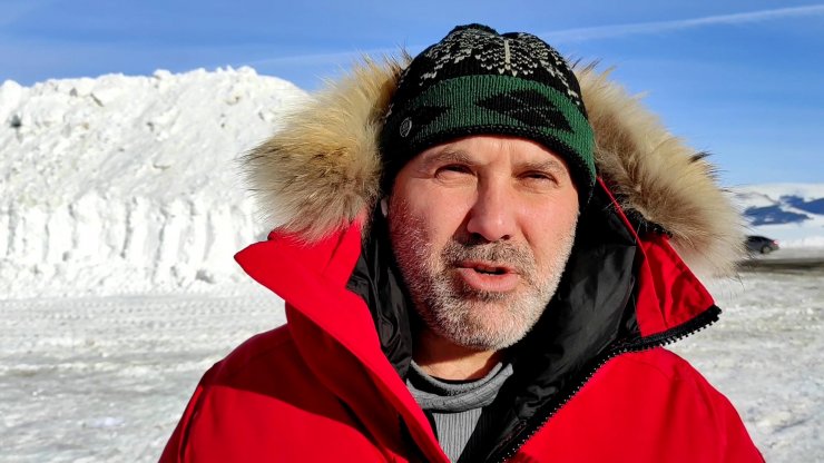 200 kamyon karla donarak şehit olan askerlerin heykelini yapacaklar