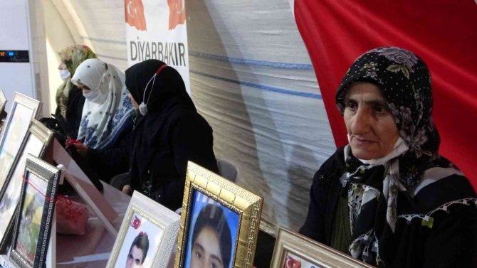 Acılı aileler 2022 yılının ilk günlerinde de evlatlarının yolunu gözlüyor