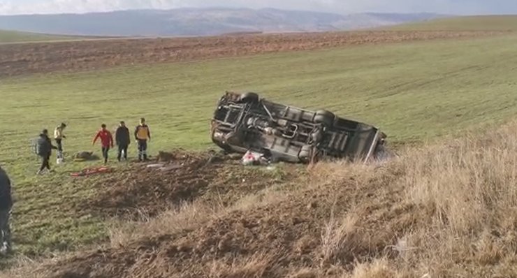 Amasya’da güreşçileri taşıyan midibüs devrildi: 1 ölü, 15 yaralı