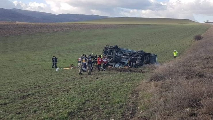 Amasya’da güreşçileri taşıyan midibüs devrildi: 1 ölü, 15 yaralı