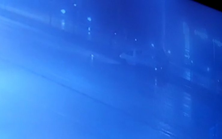 Aydınlatma direğine çarpan kamyonet sürücüsü hayatını kaybetti