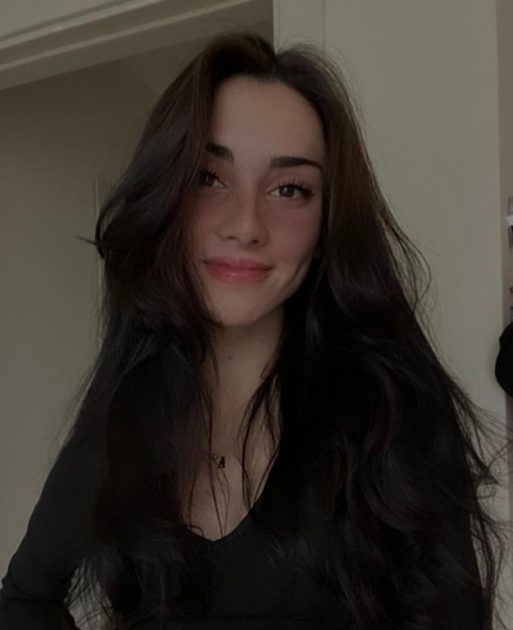 Aysel, evinde silahla vurulmuş olarak ölü bulundu