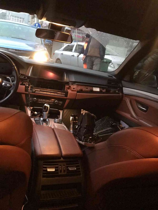 Esenyurt’ta gösterge paneli hırsızları yine iş başında