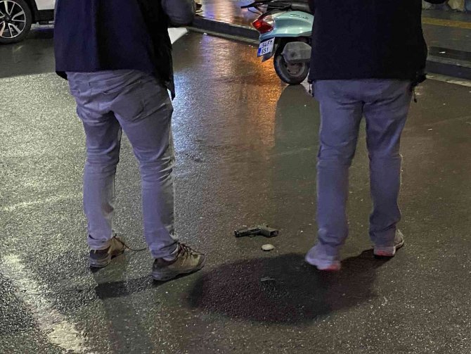 Gecenin sessizliğini silah sesleri bozdu...Husumetli iki grubun kavgasında silahlar konuştu