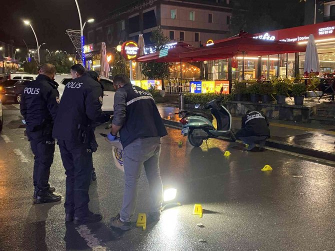 Gecenin sessizliğini silah sesleri bozdu...Husumetli iki grubun kavgasında silahlar konuştu