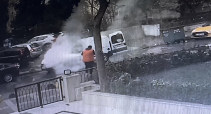 Hafif ticari araç alev alev yandı 