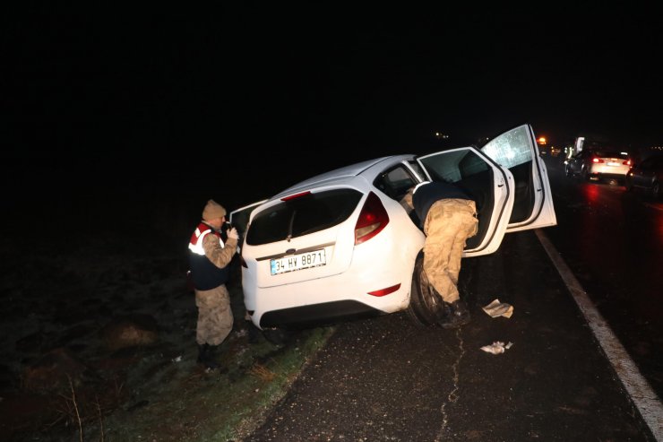 İki otomobil kafa kafaya çarpıştı: 1 ölü, 4 yaralı