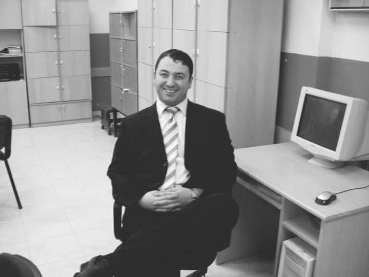 Kalp krizi geçiren lise müdür yardımcısı hayatını kaybetti