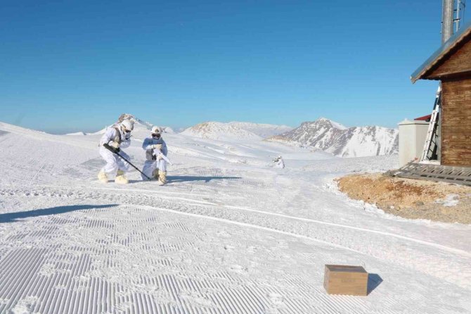 Kayak tutkunlarının güvenliği Mehmetçik’e emanet
