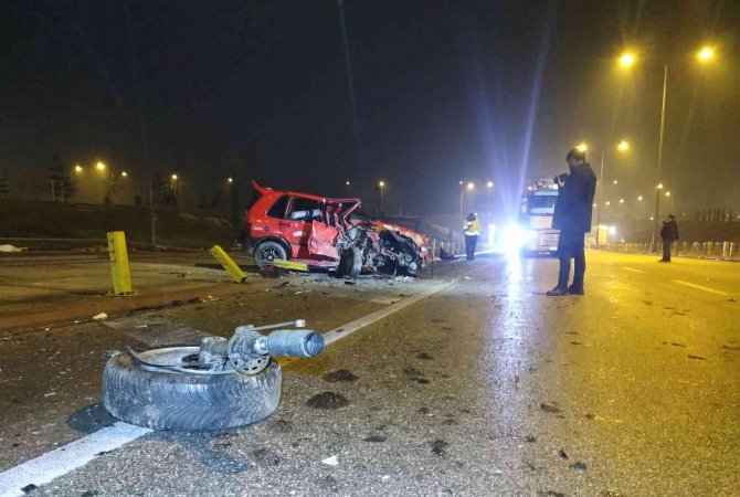 Konya'da çaldıkları otomobille ters yönde giderken kaza yaptılar