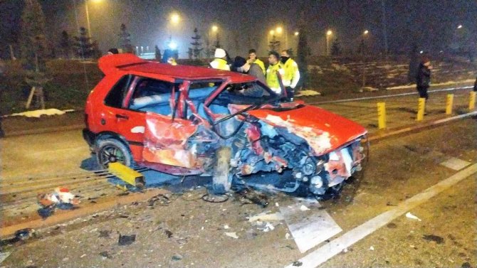 Konya'da çaldıkları otomobille ters yönde giderken kaza yaptılar