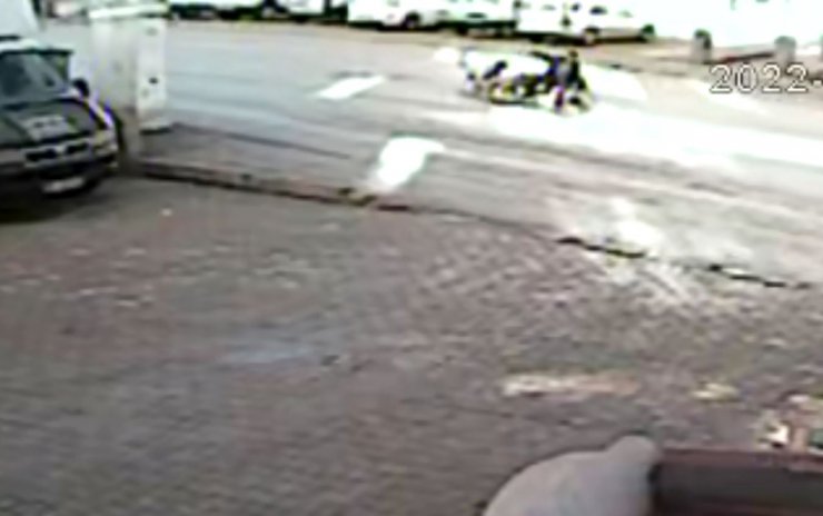 Küçük Ramazan'a köpekler saldırdı; o anlar kamerada