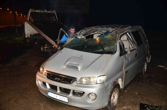 Minibüs takla attı: 3 yaralı