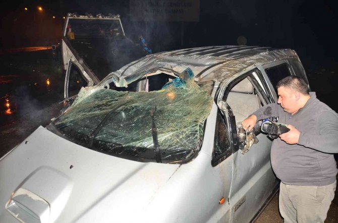 Minibüs takla attı: 3 yaralı