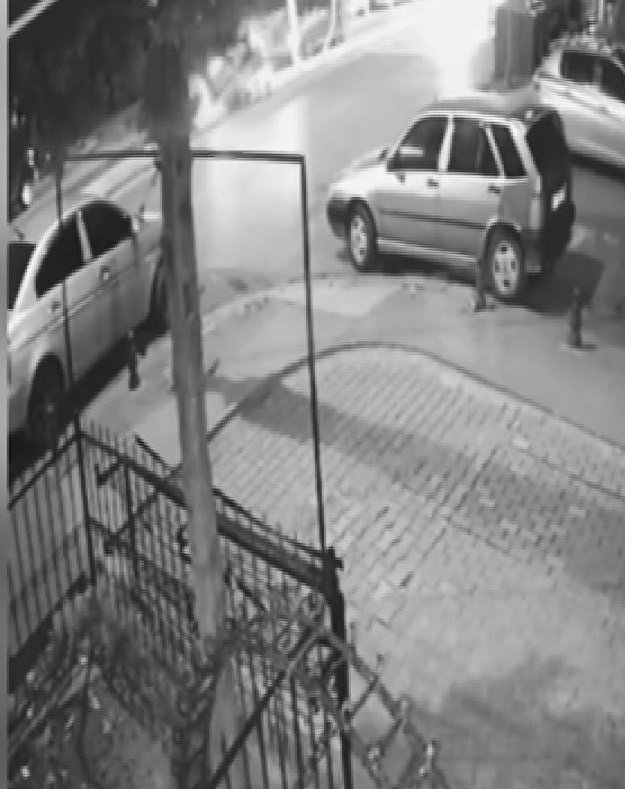 Otomobil refüje çarpıp uçtu: O anlar kamerada 