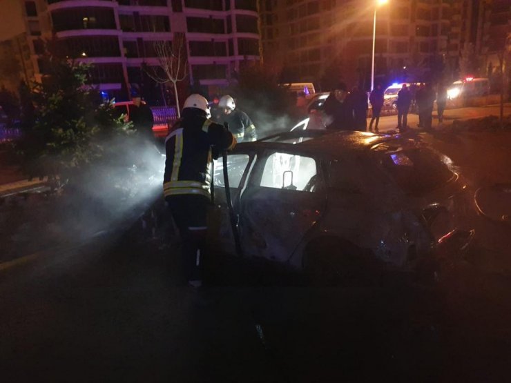 Otomobili çalıp, yaktı
