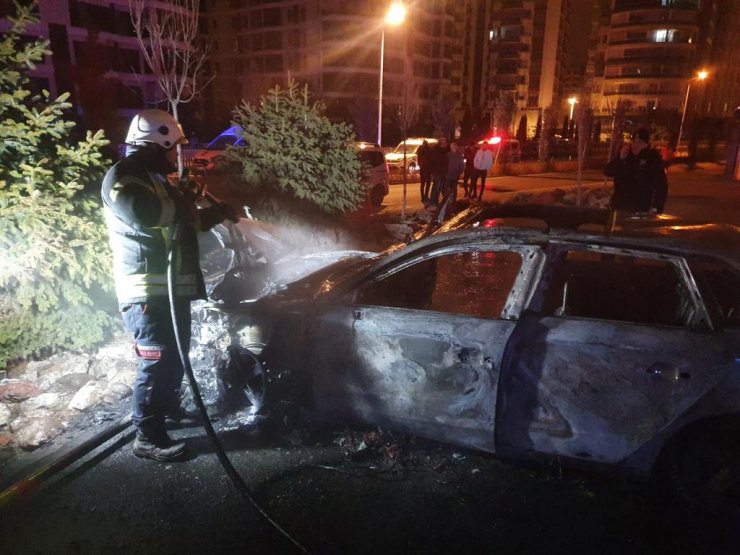 Otomobili çalıp, yaktı