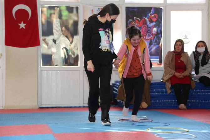 Özel çocuklar sporla hayata tutunuyor
