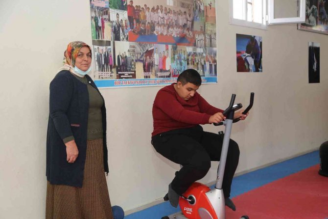 Özel çocuklar sporla hayata tutunuyor