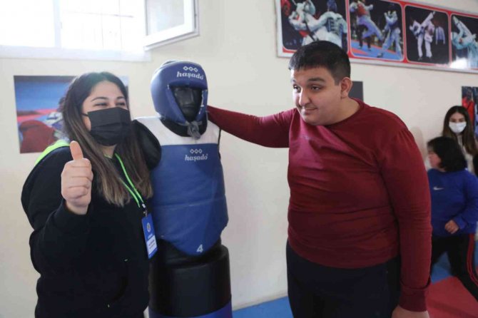 Özel çocuklar sporla hayata tutunuyor