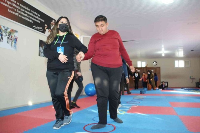 Özel çocuklar sporla hayata tutunuyor