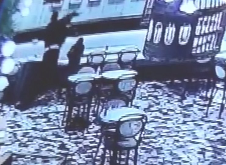 Restoranda çocuğu önünde koca dayağı; sosyal medyadan yardım istedi