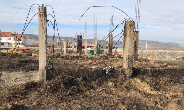 Sevgilisinin babasına kızıp, saman balyalarını yaktı