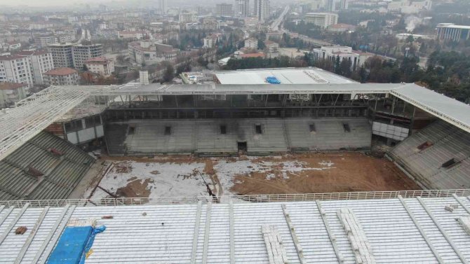 Stadyumdaki yangın söndürüldü