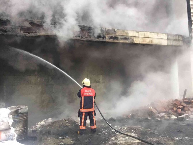 Stadyumdaki yangın söndürüldü