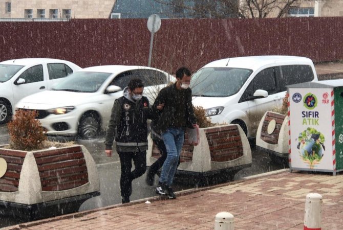 Üzerinden uyuşturucu madde çıkan şüpheli gözaltına alındı