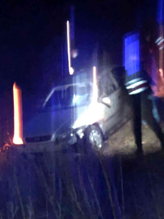 Viraja hızlı giren otomobil takla attı: 3 yaralı