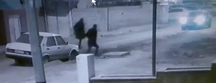 Yılbaşı gecesi çaldıkları otomobille kaza yaptılar