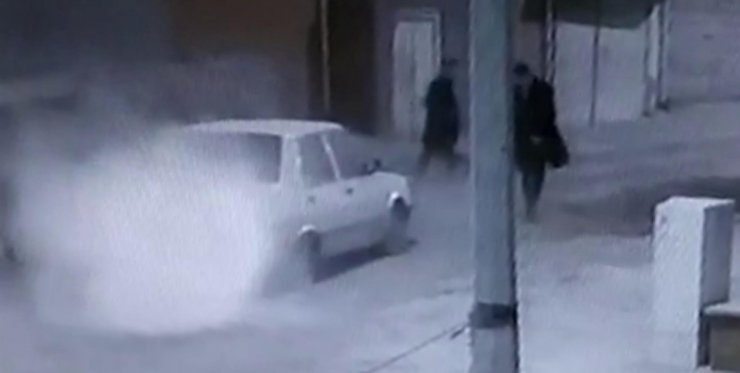 Yılbaşı gecesi çaldıkları otomobille kaza yaptılar