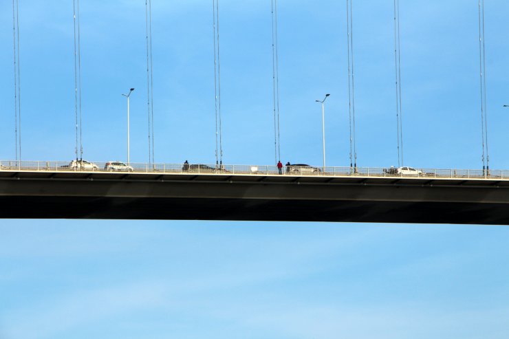 15 Temmuz Şehitler Köprüsü'nde intihar girişimi trafiği