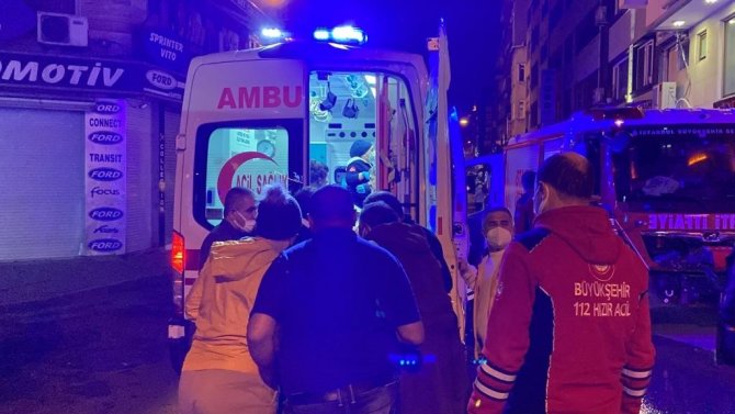 5 katlı otelde çıkan yangında 10 kişi dumandan etkilendi