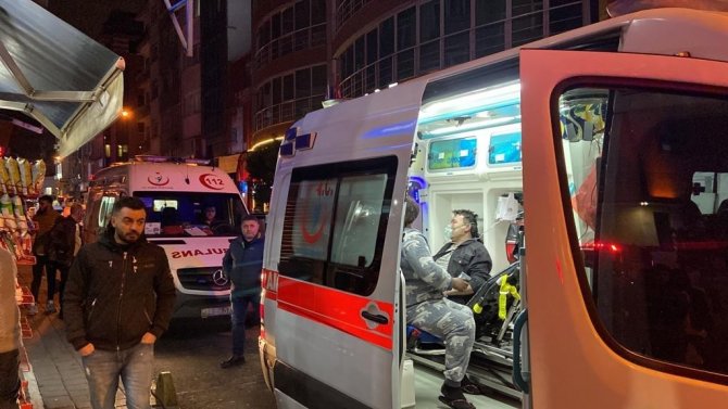 5 katlı otelde çıkan yangında 10 kişi dumandan etkilendi