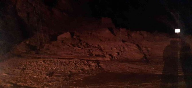 Artvin’de şiddetli yağış heyelana neden oldu