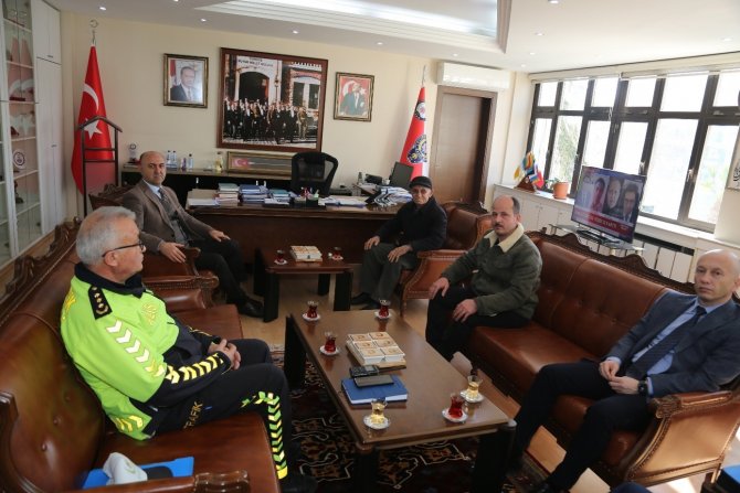 Bağışlanan 2 araç törenle teslim alındı