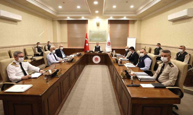 Bakan Akar, Kuvvet Komutanları ile videolu toplantı gerçekleştirdi