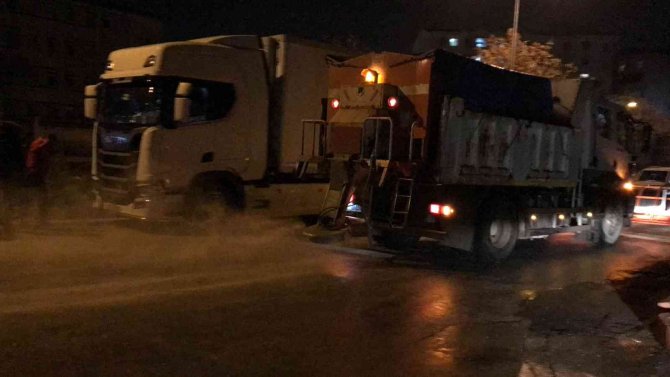 Buzlanma kazaları da beraberinde getirdi: 9 yaralı