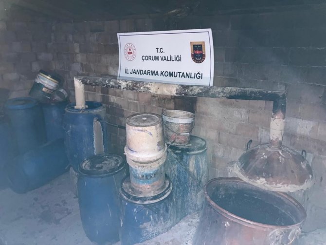 Çorum’da 43 ayrı operasyonda binlerce litre kaçak ve sahte alkol ele geçirildi