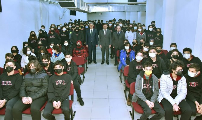 Hasan Kılca: “Eğitimin, eğitimcinin ve öğrencinin yanındayız”