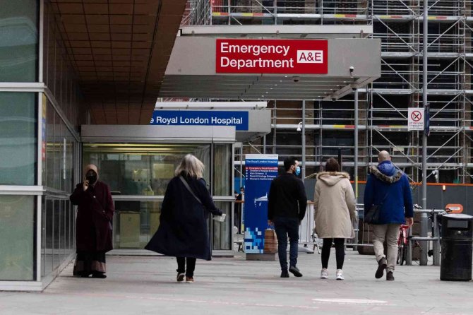 İngiltere’de son 24 saatte 157 bin 758 vaka