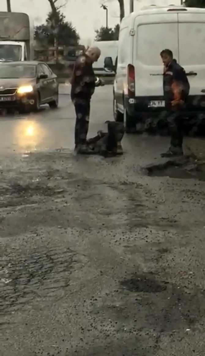 Köpeklerin saldırısına uğrayan adam dehşeti yaşadı