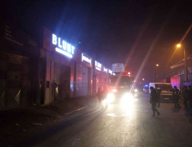 Mobilya malzemeleri imalathanesinde korkutan yangın