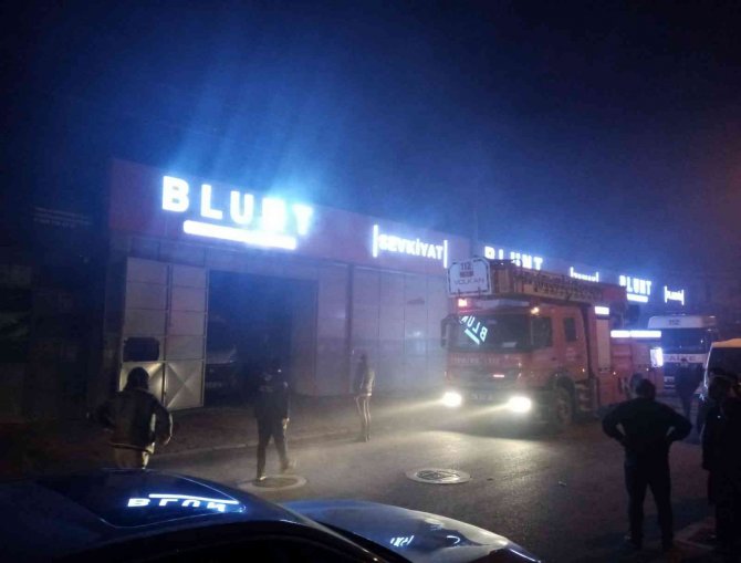 Mobilya malzemeleri imalathanesinde korkutan yangın