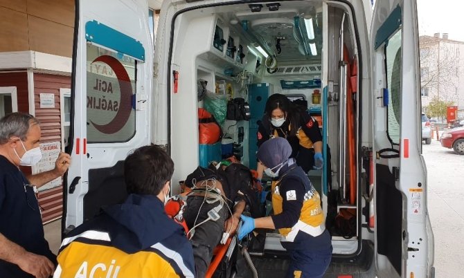 Otobüsle çarpışan motosiklet sürücüsü kurtarılamadı