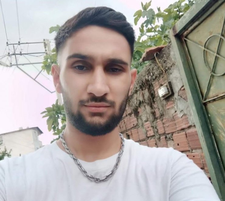 Otomobil içinde yüzü bezle sarılmış ceset bulundu