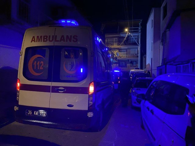 Otomobil içinde yüzü bezle sarılmış ceset bulundu